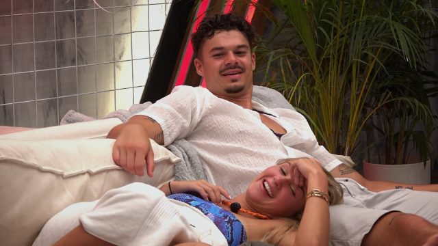 Hangt er liefde in de lucht voor Dani en Kim?
