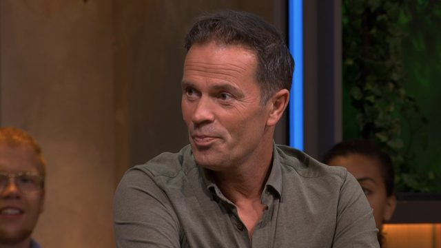 Wanneer maakt Bas Nijhuis zijn rentree als scheidsrechter?