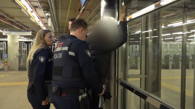 Tiener aangehouden met mes opzak