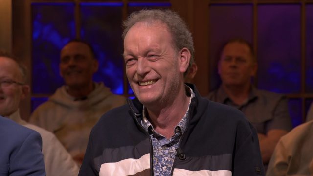 Koert Westerman heeft bij De Oranjezondag maar drie minuten nodig voor zijn eerste woordgrap
