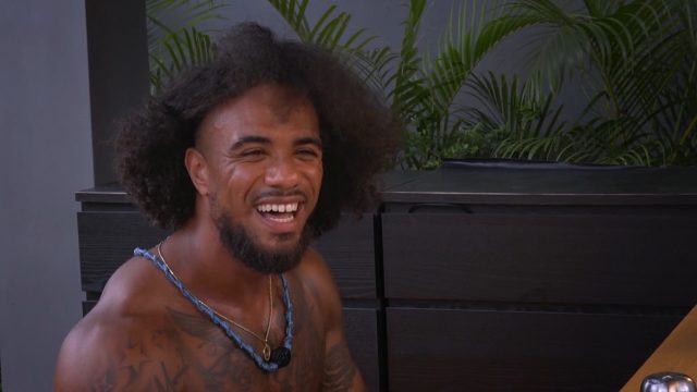Virgil heeft geen geduld voor de kappersstoel