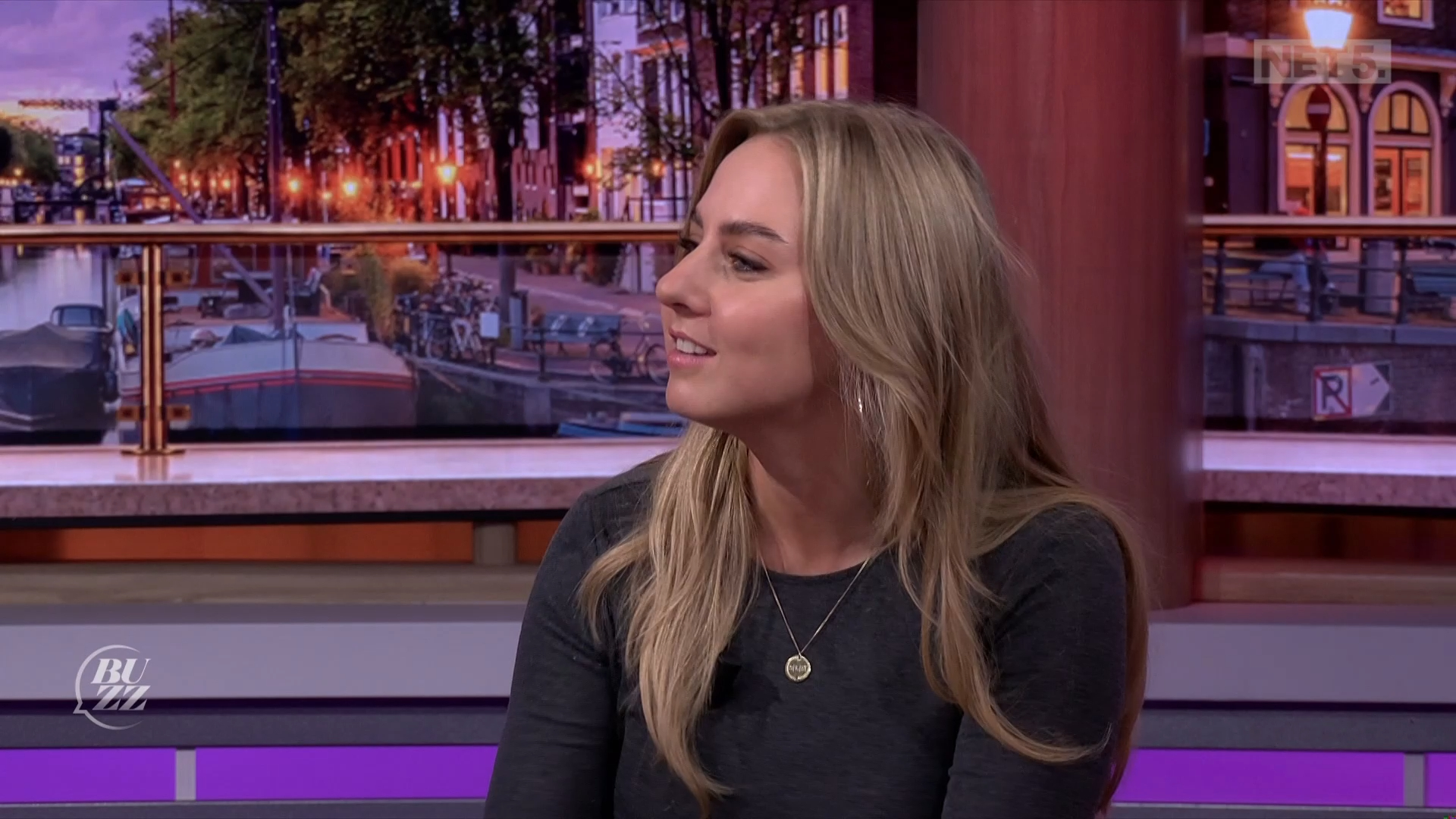Is tongen uit de mode?