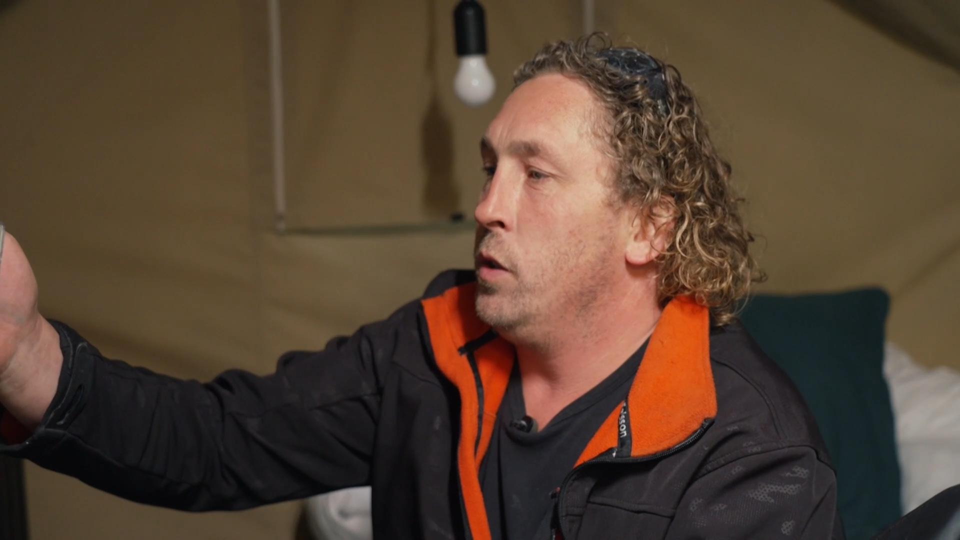 Roberto zit er helemaal doorheen en wilt naar huis