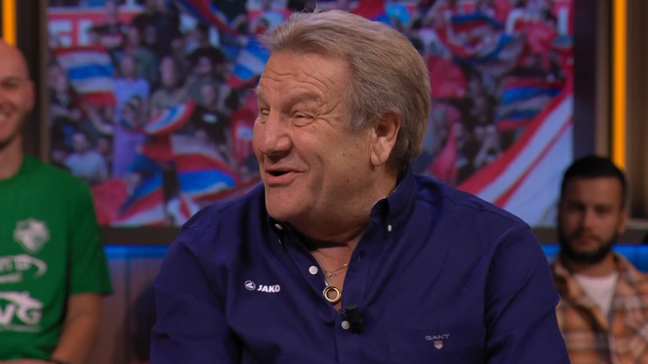 Jan krijgt applaus van publiek na juist uitspreken van naam 'Kökcü'