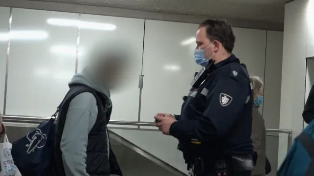 Deze man snapt niet wat bedoeld wordt met 'straatnaam'