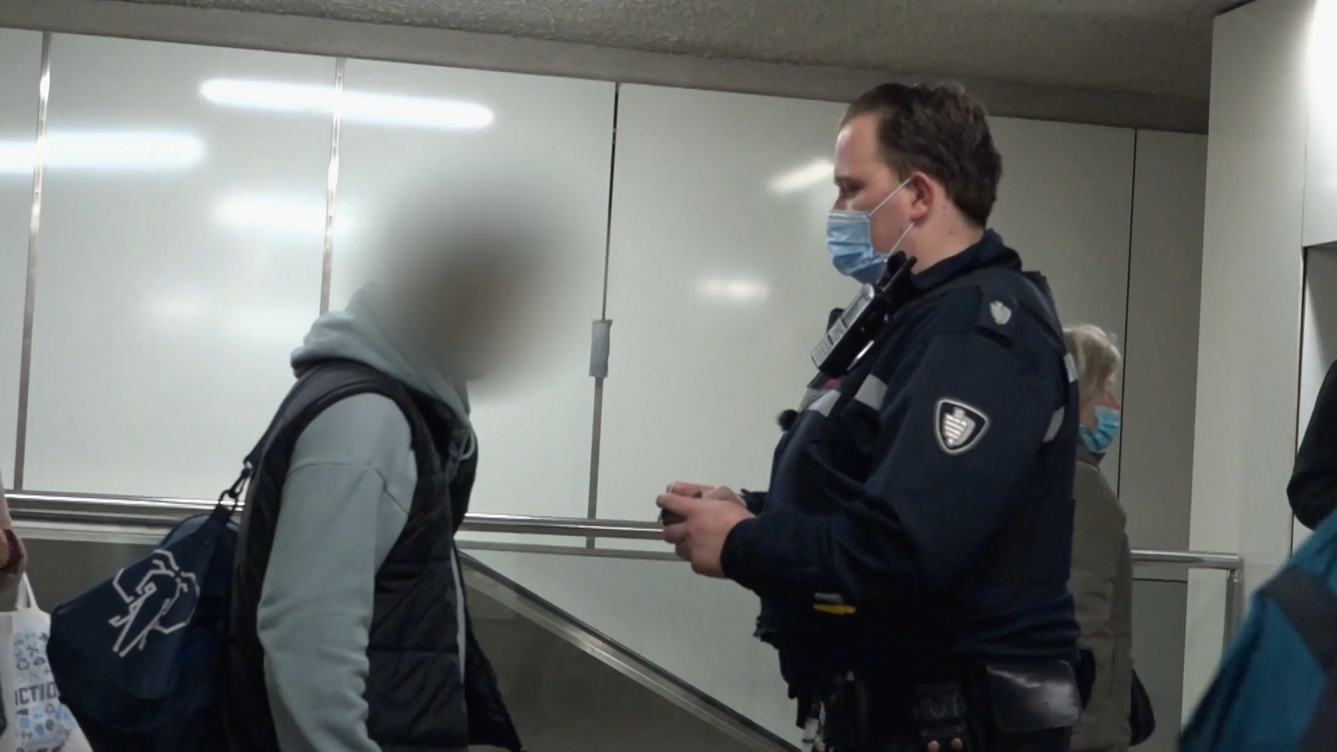 Deze man snapt niet wat bedoeld wordt met 'straatnaam'