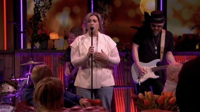 Nienke Fitters zorgt met ‘I Have Nothing’ voor een prachtige start van De Oranjezondag!