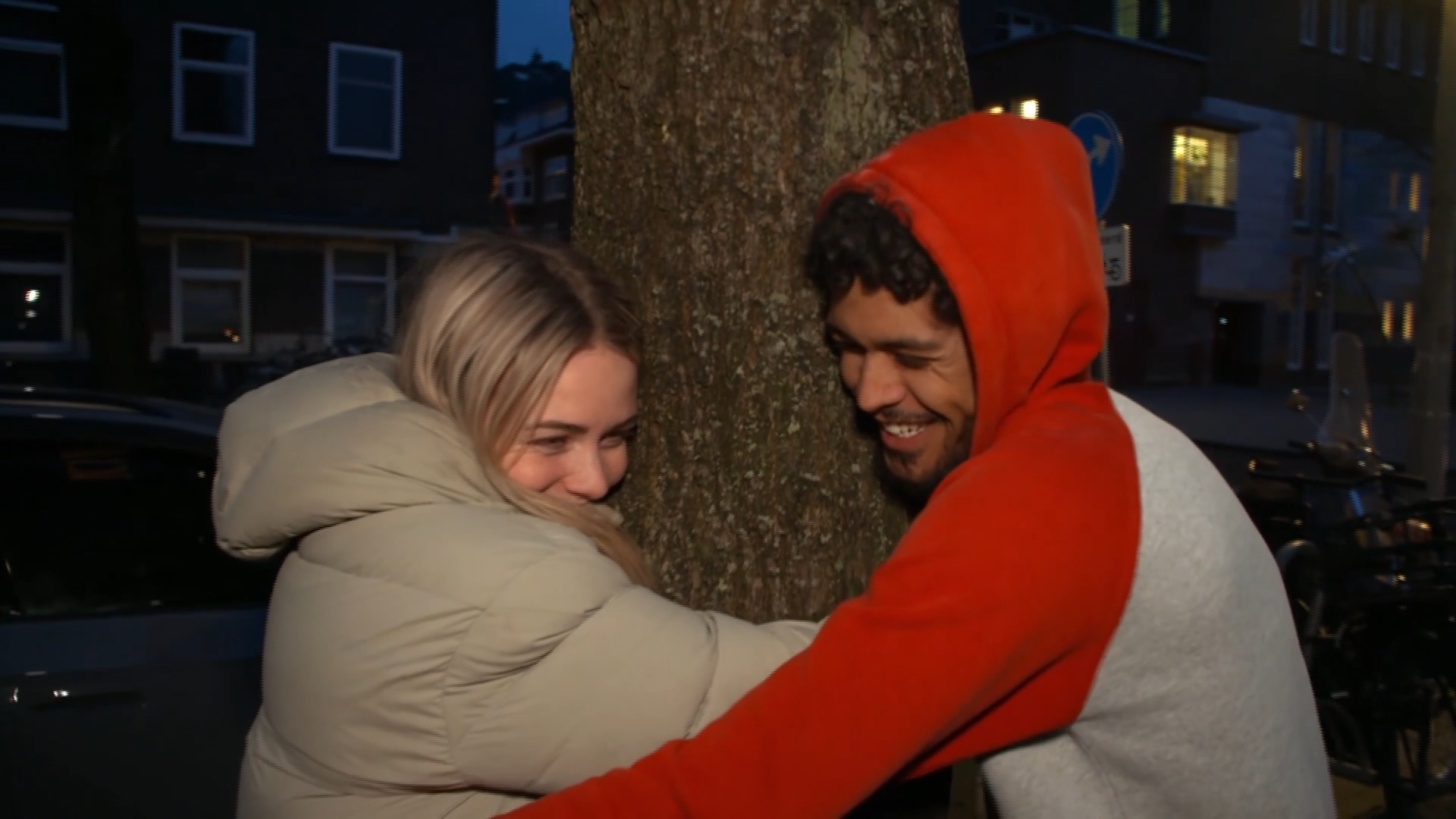 Anouk en Jaïr proberen van hun stress af te komen