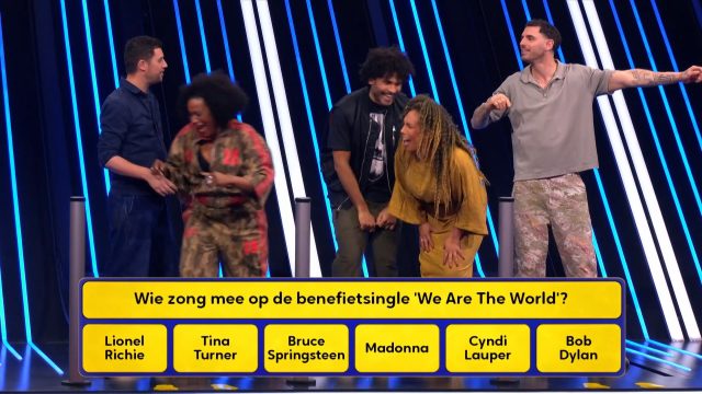 USA For Africa's hit 'We Are The World' verward met 'Heal The World'