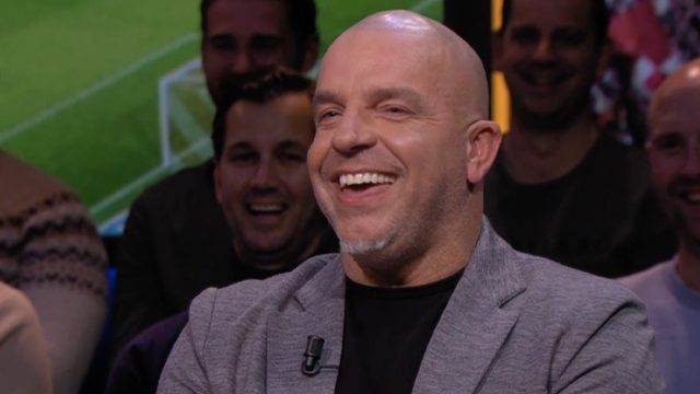 Andy krijgt bijzonder verzoek van seksshop: 'Ik denk niet dat ze die maat hebben!'