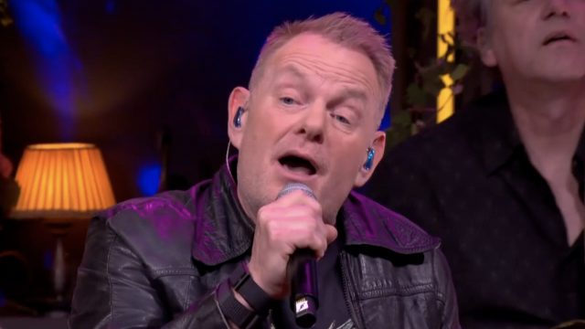 Martijn Fischer opent De Oranjezondag met André Hazes-klassieker 'Ik Meen 't'