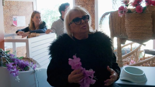 Monique is duidelijk over de beachclub: 'Het ziet er niet uit'