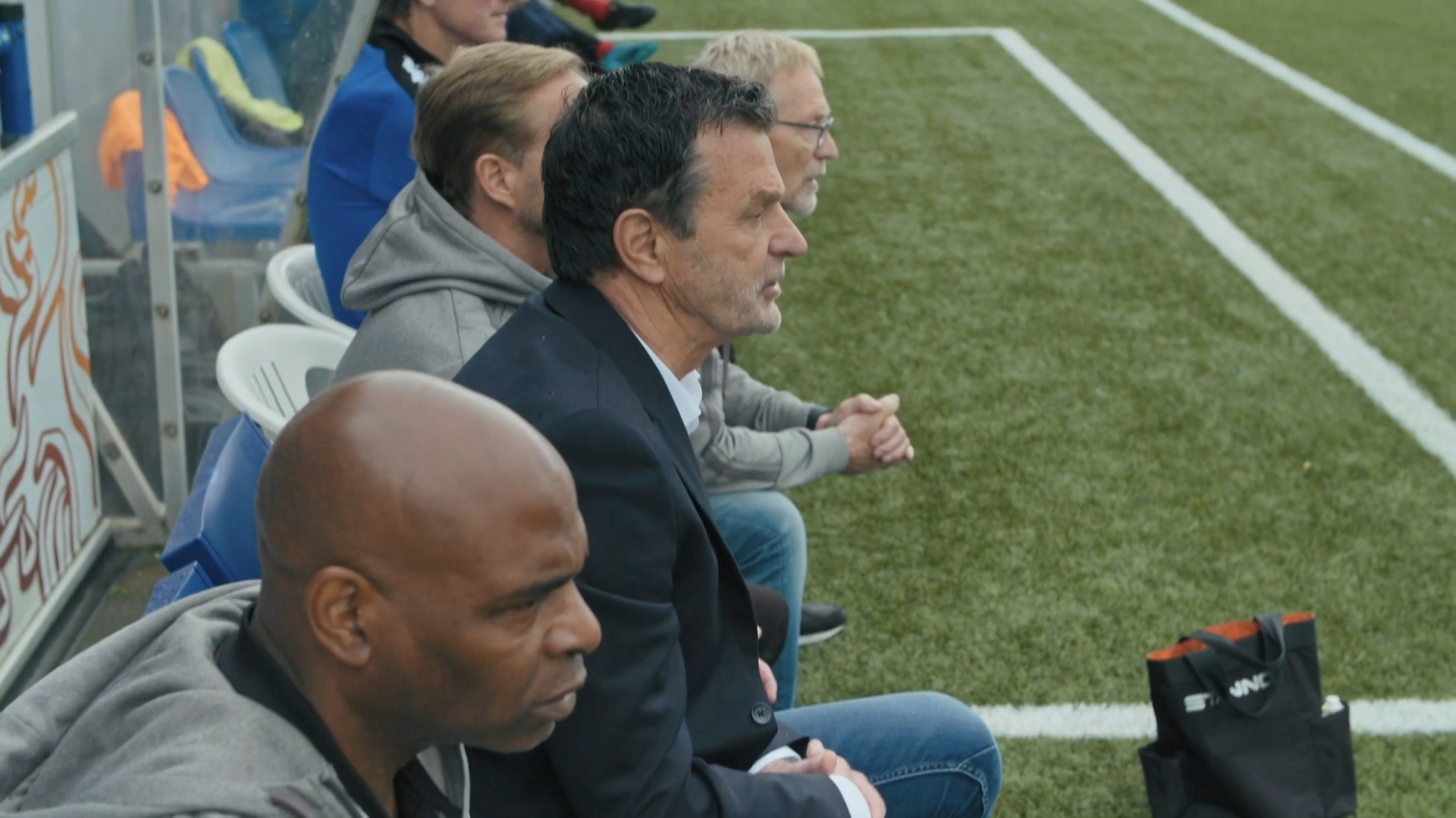 TRAINER Cor ten Bosch SPEELT tegen DEGRADATIE
