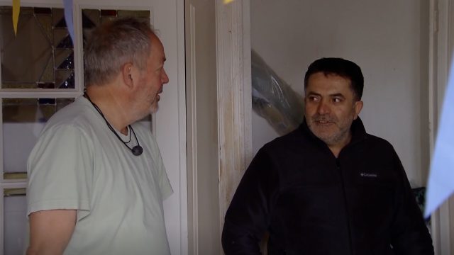Hans wordt getest op zijn Engelse taal!