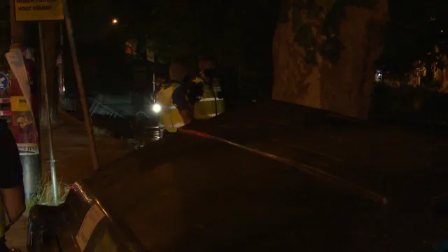 Hoesten in het gezicht van handhaver