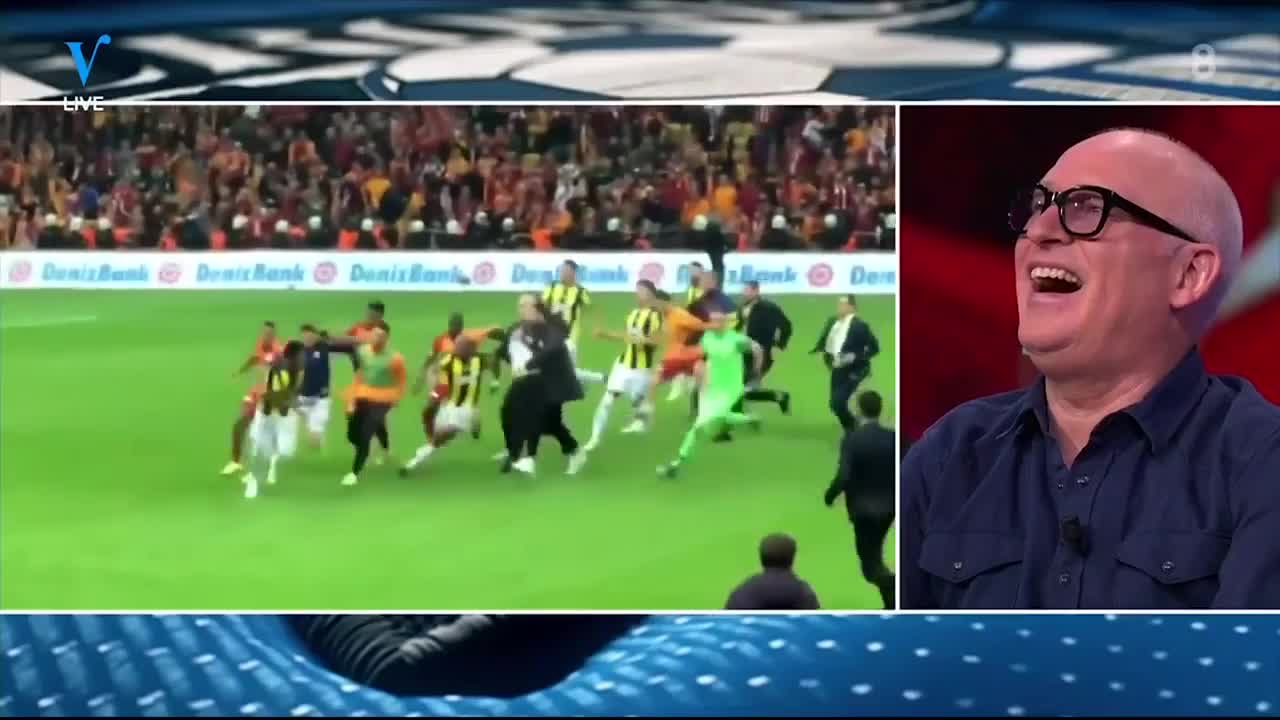 CLASSIC: Rene moet lachen om knokpartij na Turkse topper