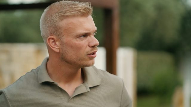 Nigel vindt het lastig om Nivja nog te vertrouwen