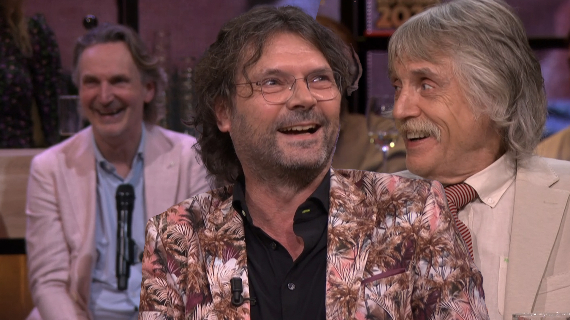 Kapper van Job Knoester zit in Vandaag Inside-studio: 'Heeft hij zijn opleiding afgemaakt?!'