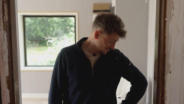 Daniel gaat het werk van Leroy en Kaylee controleren